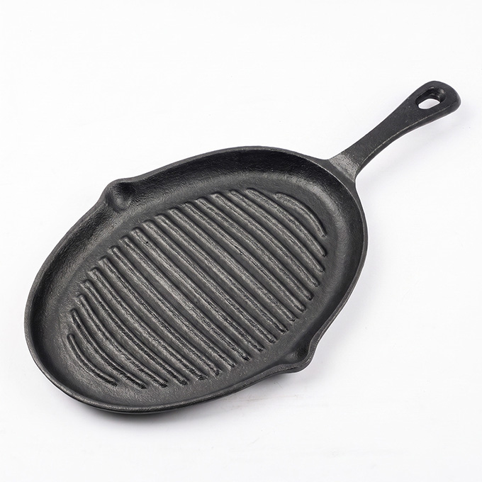 Oval Mexican-style pre-seasoned 25cm cast iron French tortilla pan