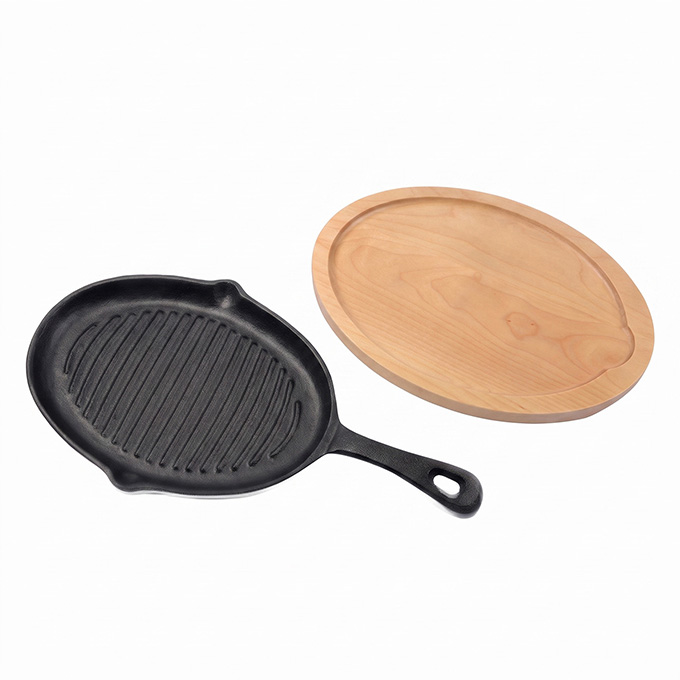 Oval Mexican-style pre-seasoned 25cm cast iron French tortilla pan