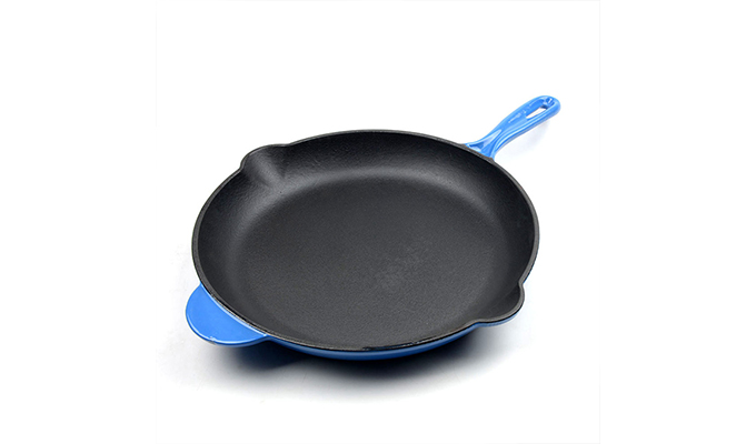 Skillet vs. Frying Pan: Similarities, Differences, and How to Choose